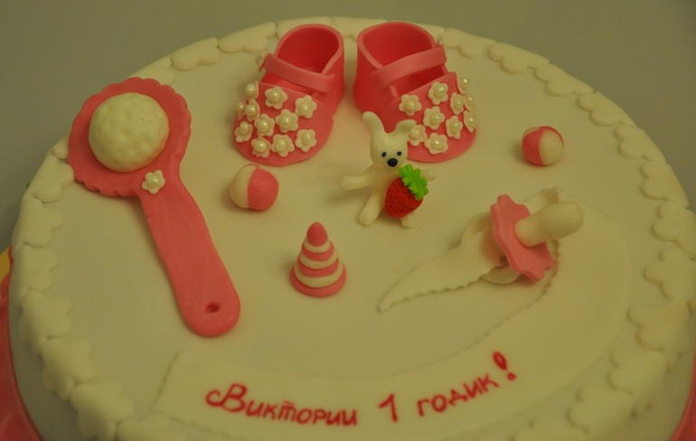 На годик девочке!