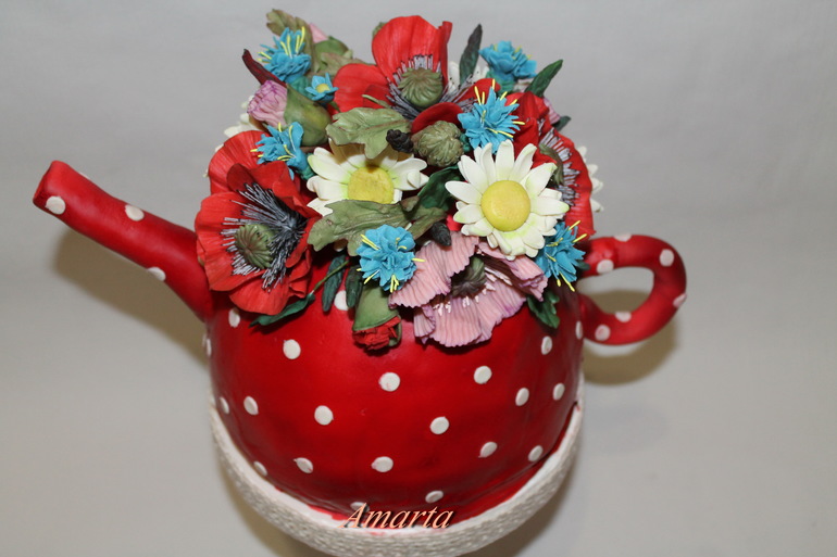 Торт чайник с полевыми цветами.