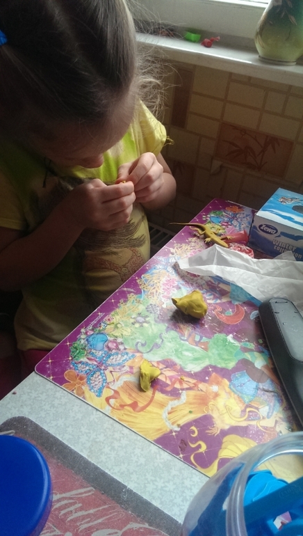 начали изучать цвета)