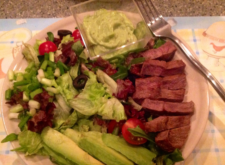 avocado ranch dressing и chillian steak salad (hot)