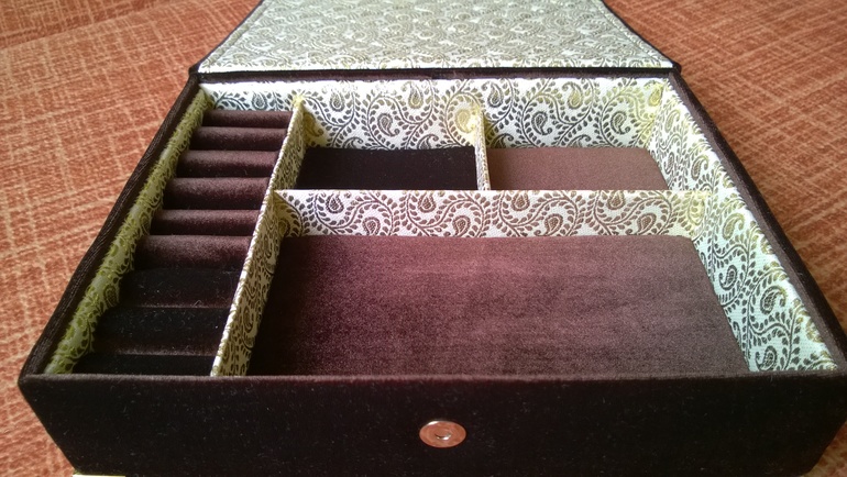 Шкатулка для ювелирных украшений