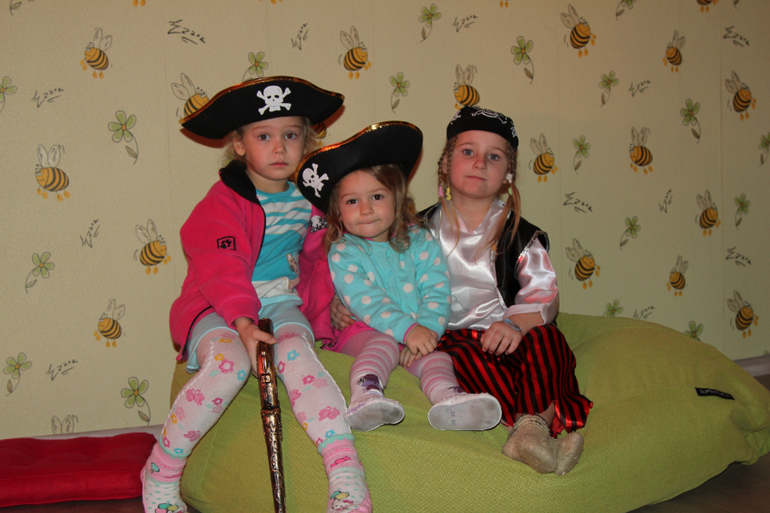 Фото-история двух подружек- Даши и Кристины