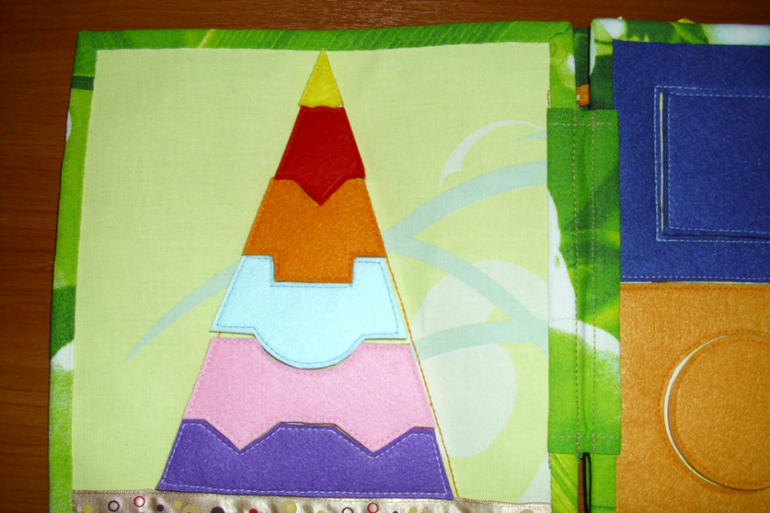 Развивающая книжка с котиком