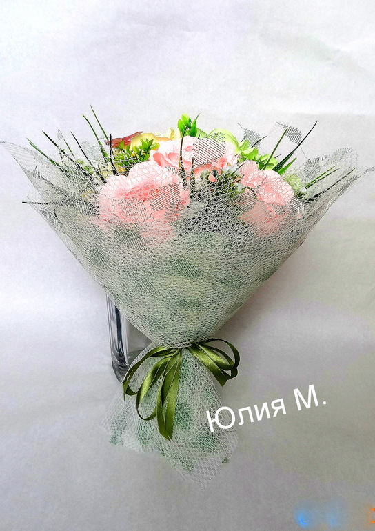 Английские розы и ручной букет.