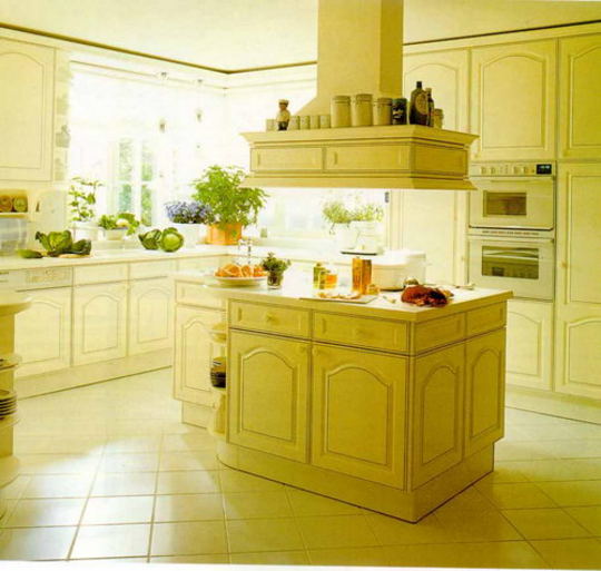 Кухня в деревянном доме.