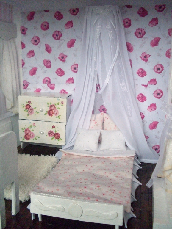 Комнатка для куколки