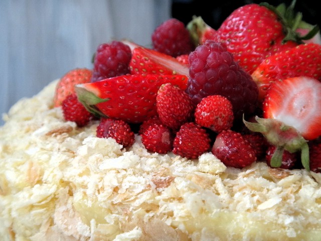 Торт из слоеного теста с заварным кремом