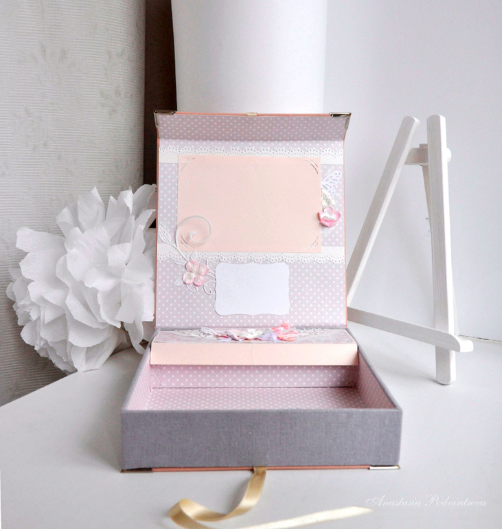 Шкатулка для маминых сокровищ и блокнот.