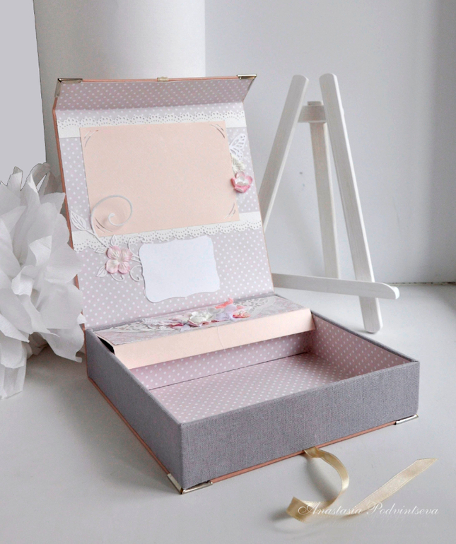 Шкатулка для маминых сокровищ и блокнот.