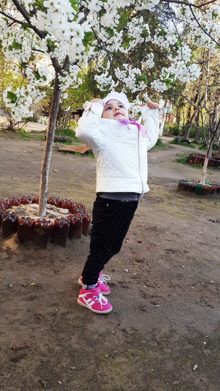 Саша и цветочки!!!=))))