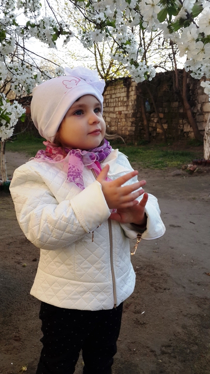 Саша и цветочки!!!=))))