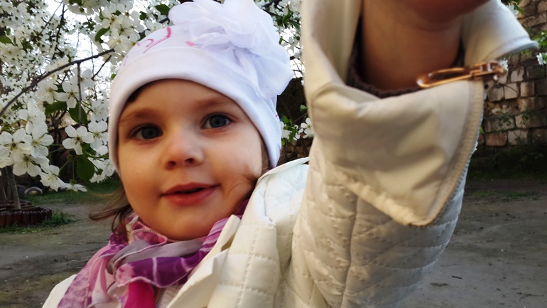 Саша и цветочки!!!=))))