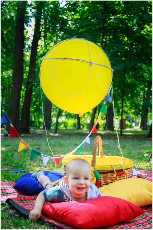"На воздушном шаре". Кирюша и его семья.