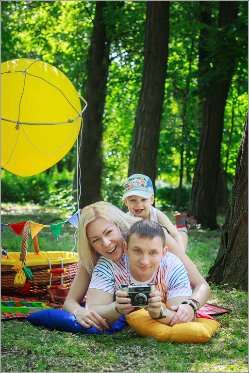 "На воздушном шаре". Кирюша и его семья.