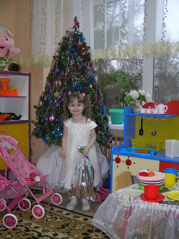 Наша первая елка в детском саду!
