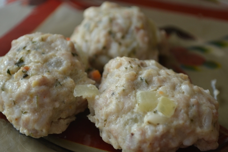 Куриные котлетки с рисом на пару.