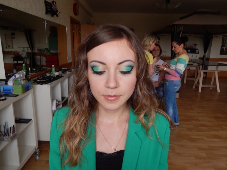 Макияж в форме уголок с восточным уклоном