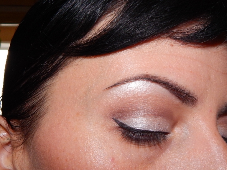 Подводка  мейбелин