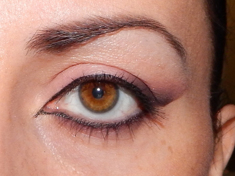 Макияж кошачий глаз