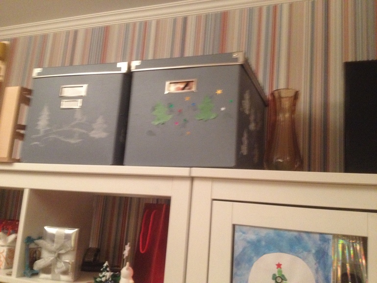 День 26 мы украшали наши коробки для новогодних украшений