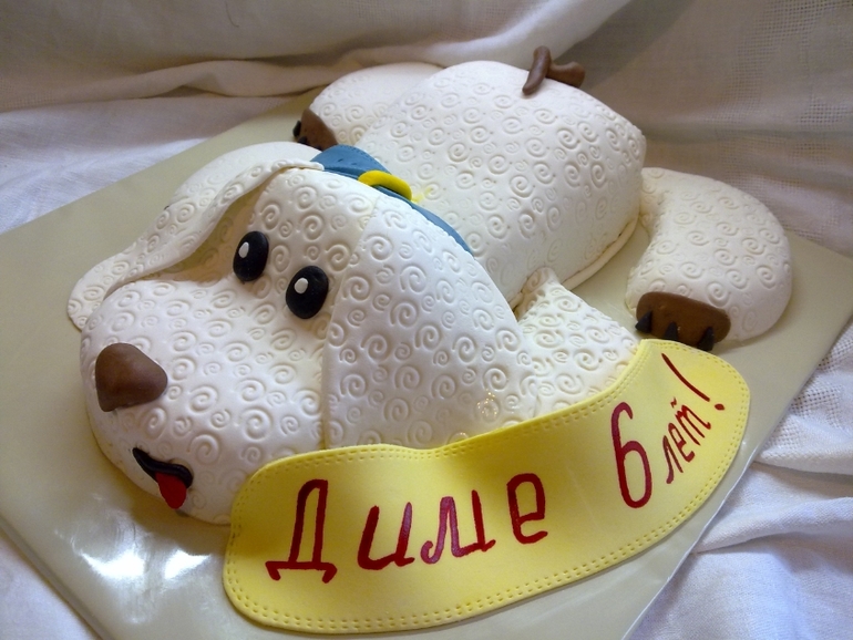 Белая собачка.