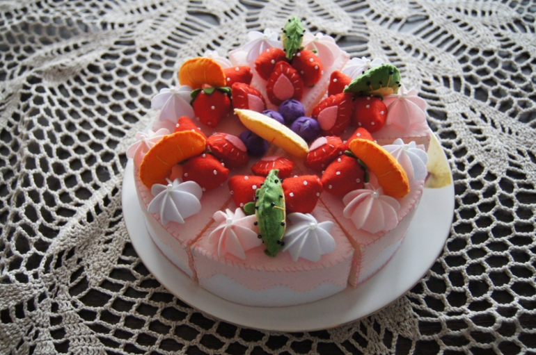 А у нас  сегодня тортик !!!