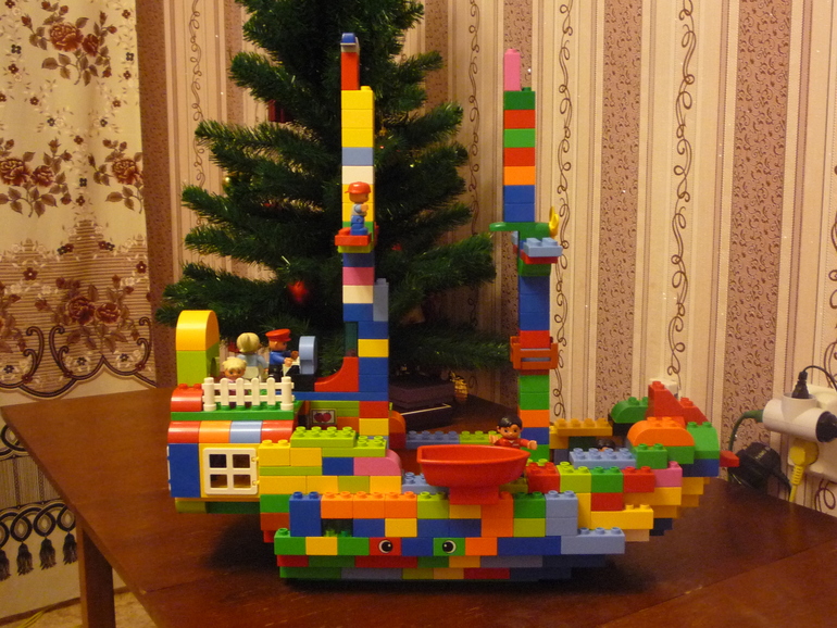 Дед Мороз подарил еще пару коробок Лего :))