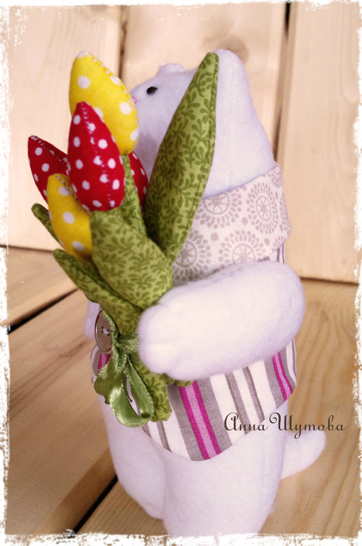 Котик с букетом