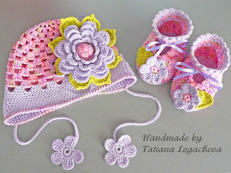 Шапочка и пинетки