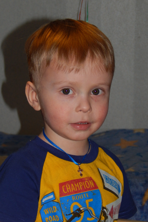 Ну вот и мы к трем годам нарастили волос для модельной стрижки и похода в парикмахерскую!!!