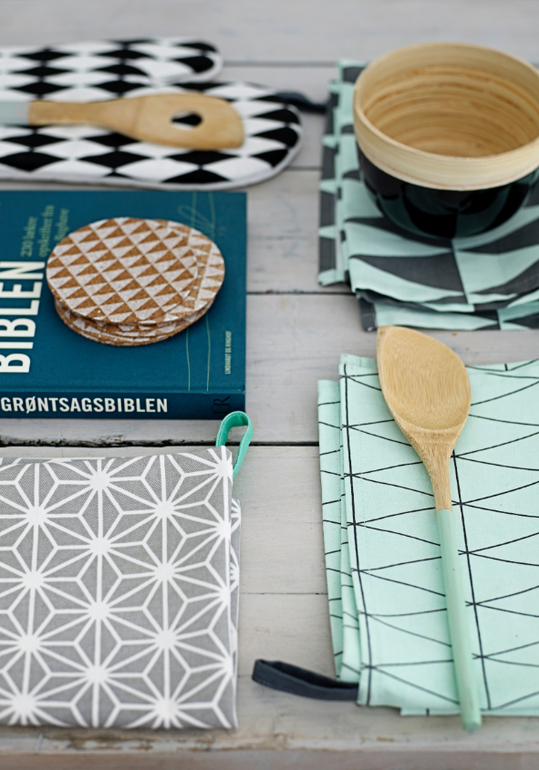 Готовь сани летом