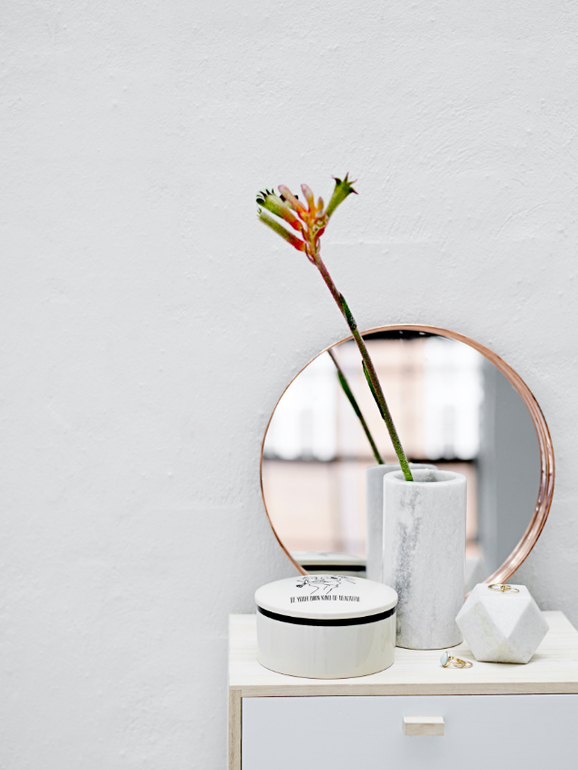 Готовь сани летом