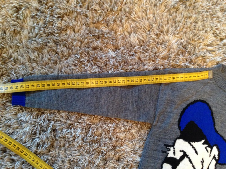 Свитерок ICEBERG р. 4-3000, джинсовые бриджи LEVIS р. 3-1800. РЕГИОН