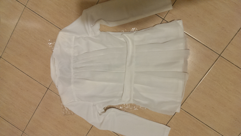 Оригинальные фото. Белый пиджак с шифоновой спиной.