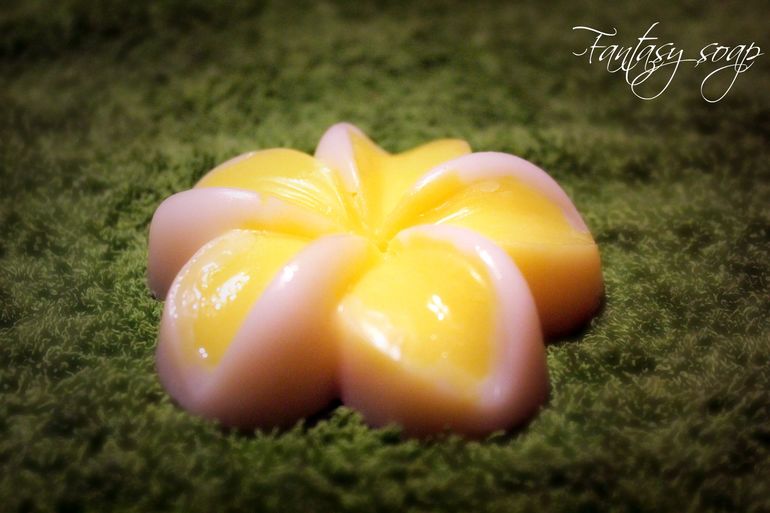 Мыло ручной работы "Цветок Франжипани"