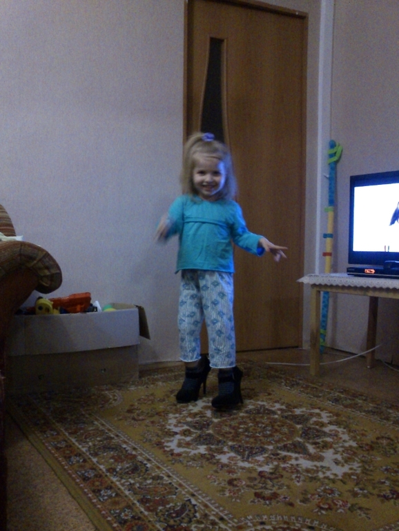 Полинка на каблучках