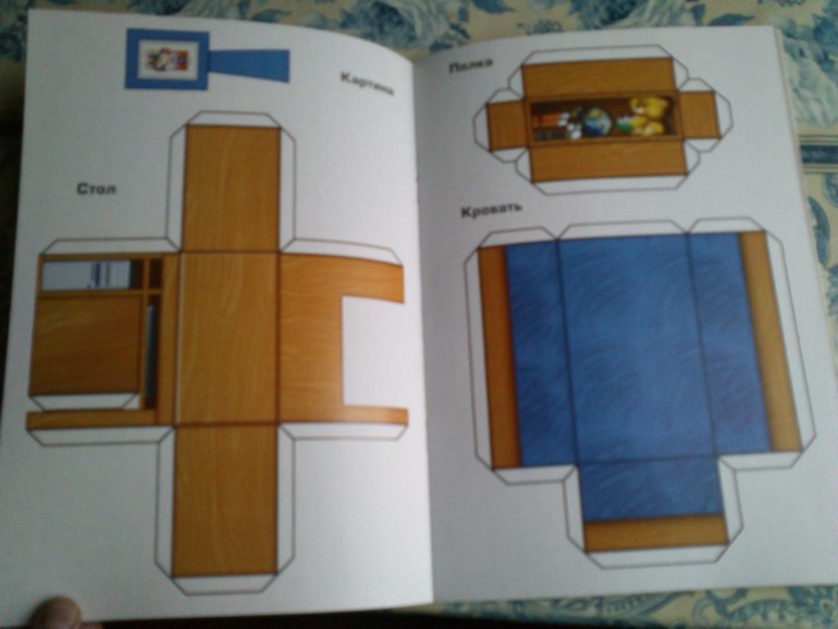 комнатка из картона
