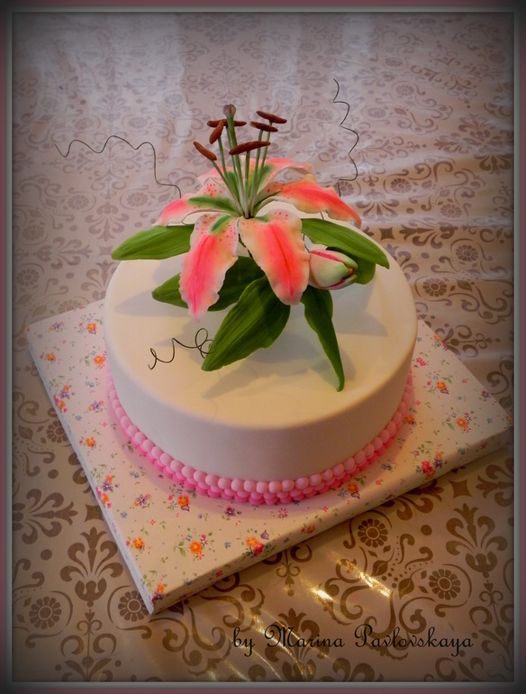 Торт с лилией