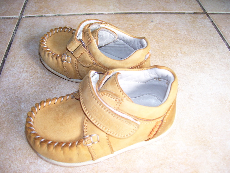 Продаю обувь на мальчика, р.19 Состояние идеальное