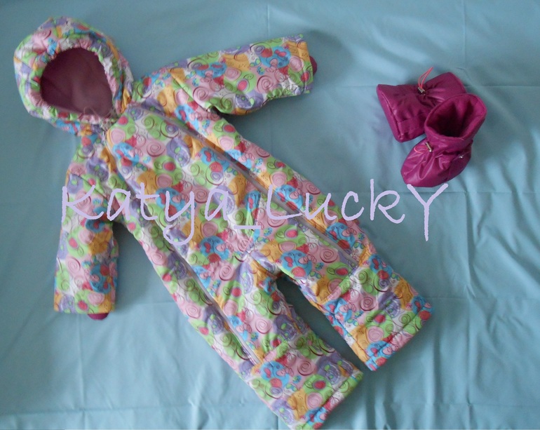 Комбинезон для малышки + утепленные варежки и пинетки