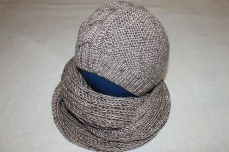 Шапка с косой от Jared Flood и снуд в комплект