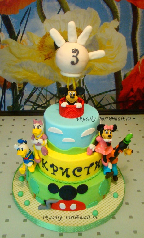 Торт с Микки Маусом и его друзьями.