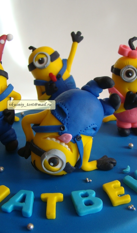 Торт с миньонами