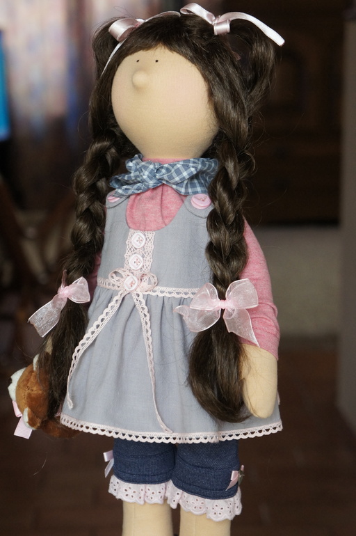 Алёнка и ещё одна кошечка.