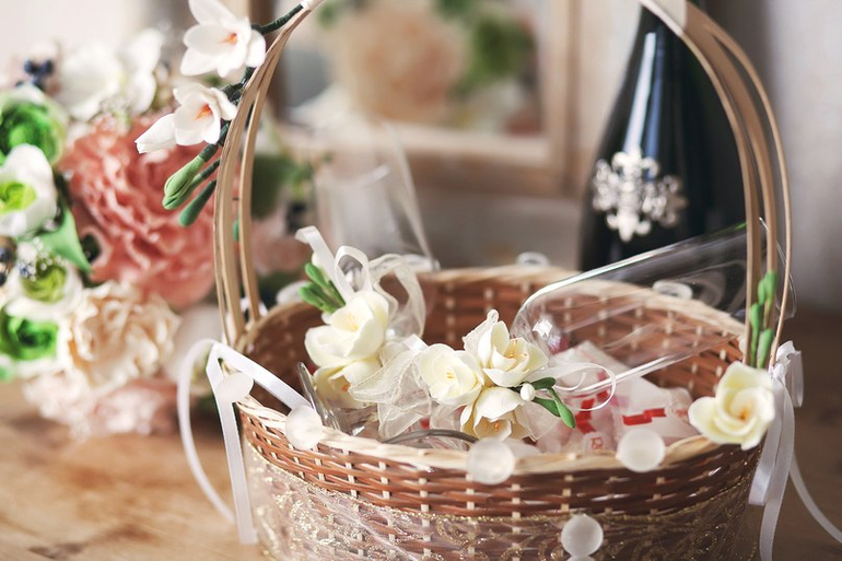 Свадебные цветы и аксессуары из легкой глины. Свадебный пример.