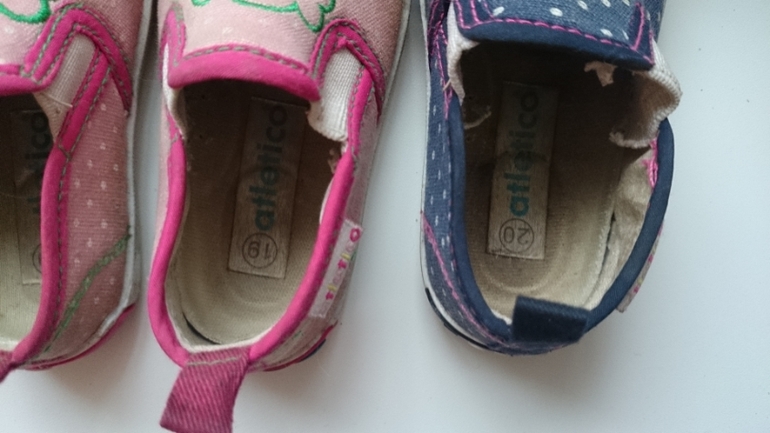 Отдам обувь на мальчика и девочку 19-20 размеры.