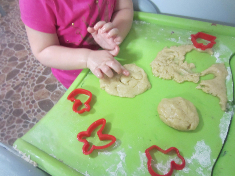 Традиционное занятие на кухне...)))+печенье к чаю