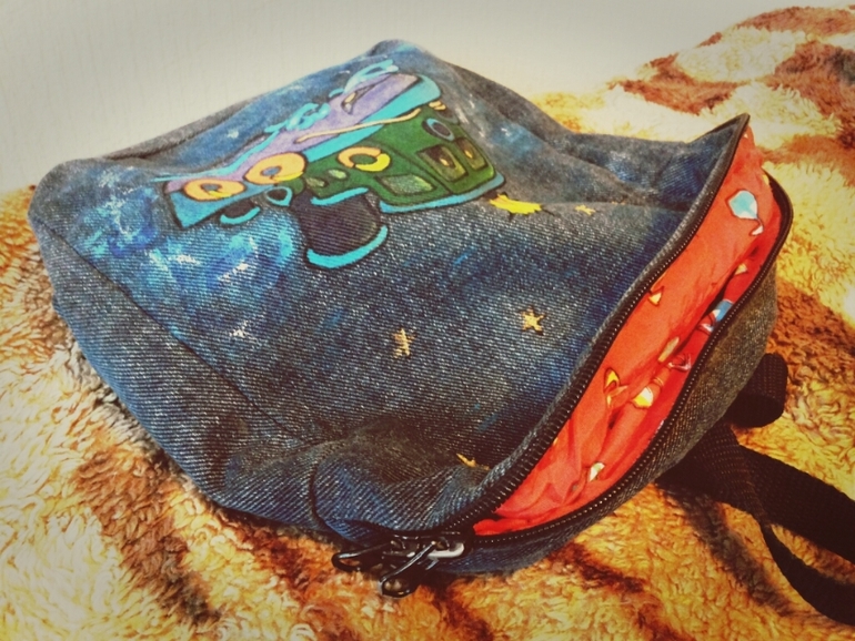 "По синему морю"