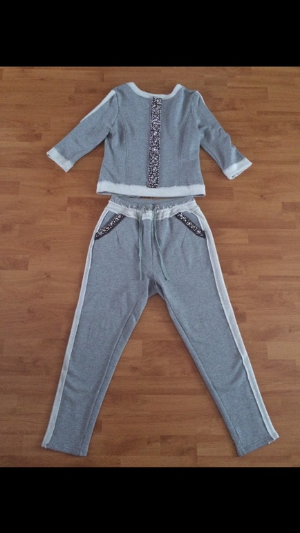 Новый женский костюм р.L,4000