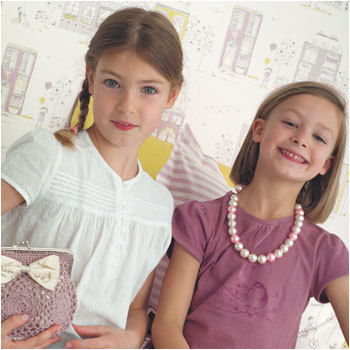 А нам сегодня привезли обои для моих девчонок двойняшек в детскую